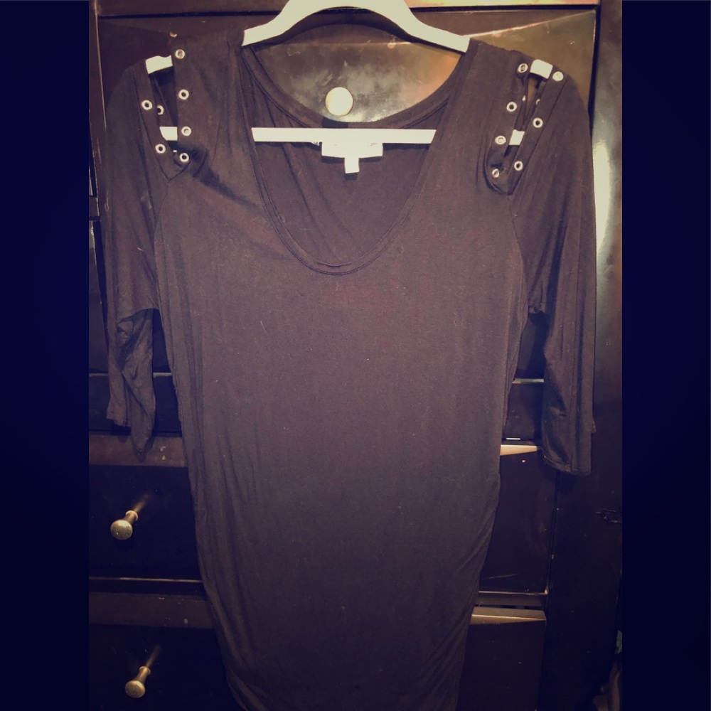 JLo XL Black top w/ peek-a-boo shoulders & snaps